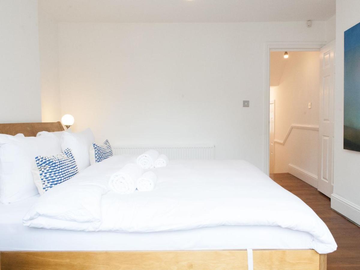 Pass The Keys Garden Apartment In Stockwell London Eksteriør bilde