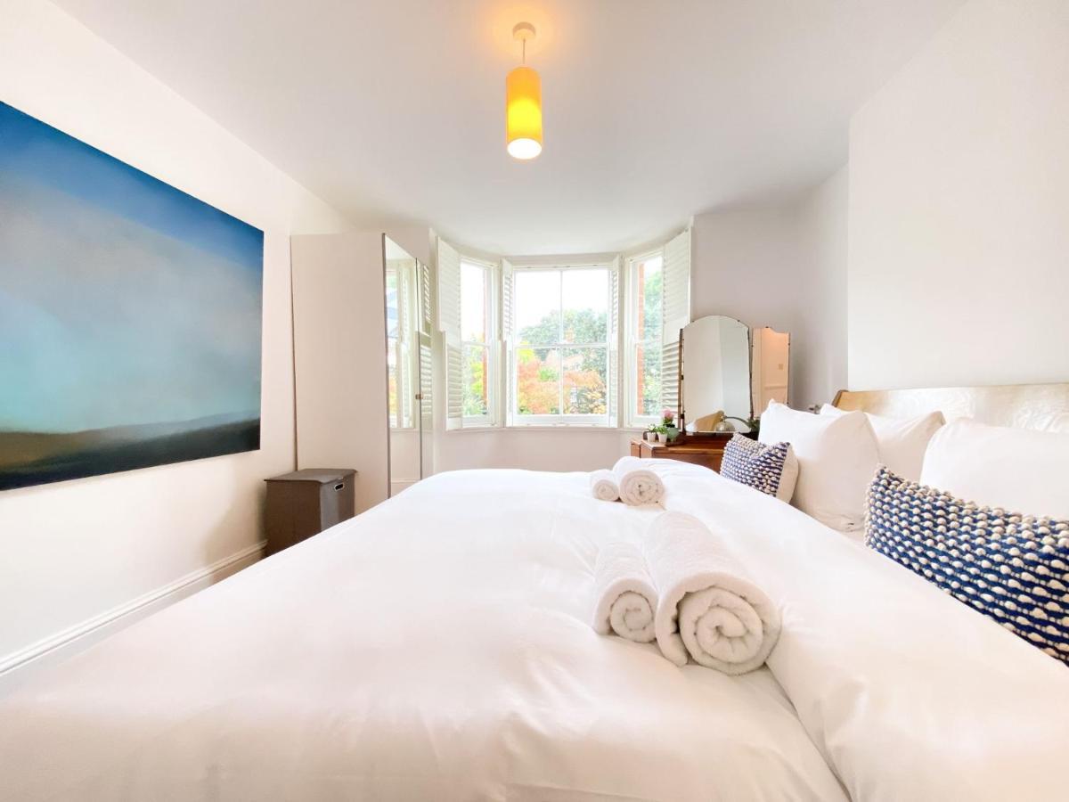Pass The Keys Garden Apartment In Stockwell London Eksteriør bilde