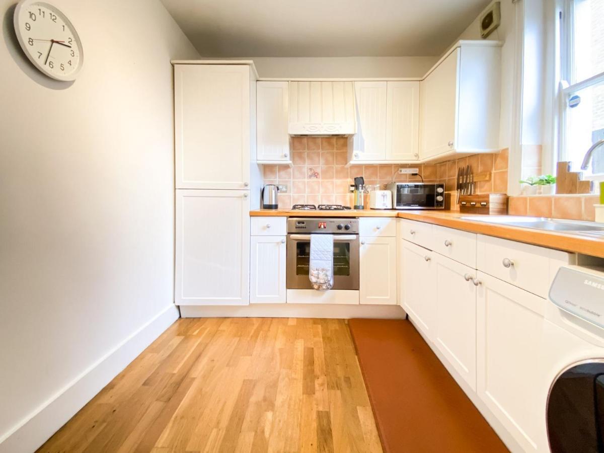 Pass The Keys Garden Apartment In Stockwell London Eksteriør bilde