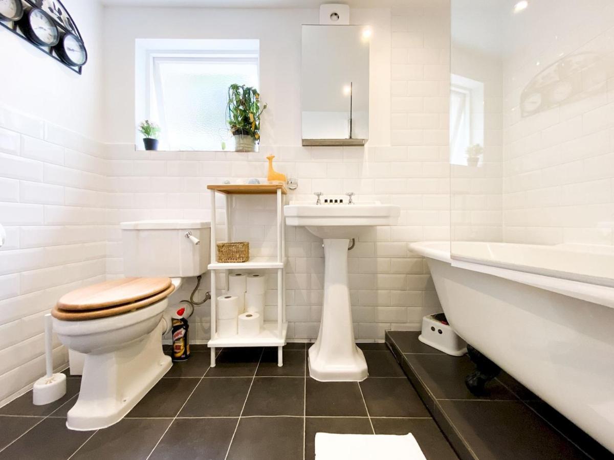 Pass The Keys Garden Apartment In Stockwell London Eksteriør bilde