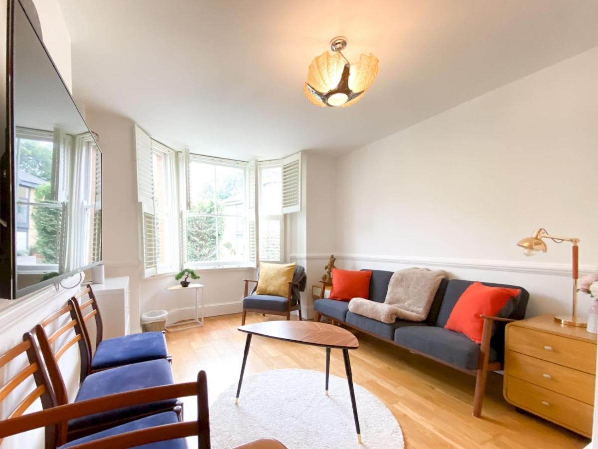 Pass The Keys Garden Apartment In Stockwell London Eksteriør bilde