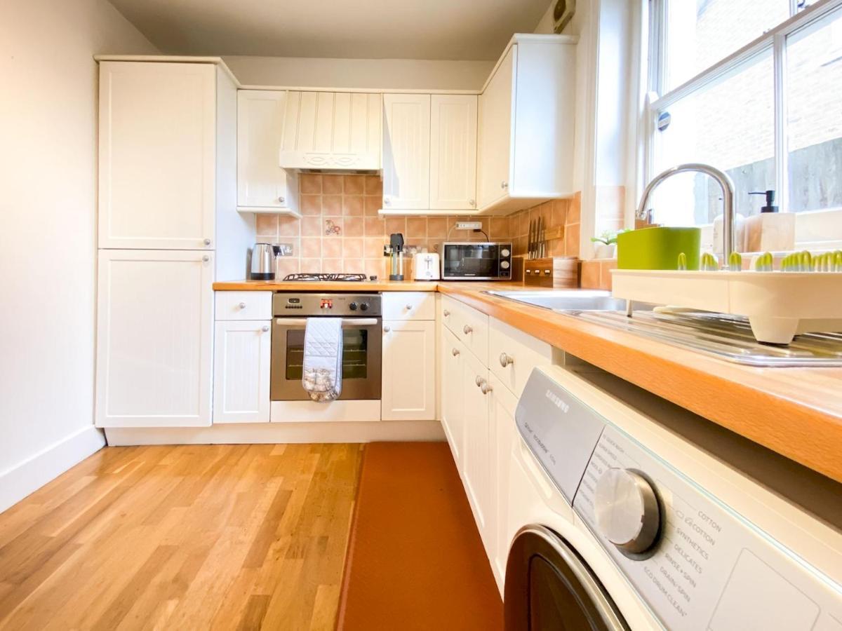 Pass The Keys Garden Apartment In Stockwell London Eksteriør bilde