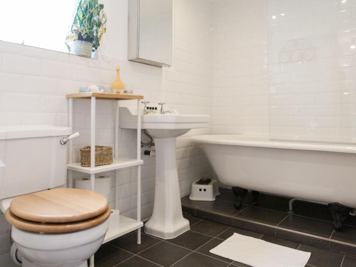 Pass The Keys Garden Apartment In Stockwell London Eksteriør bilde