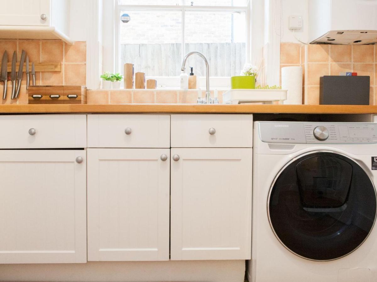 Pass The Keys Garden Apartment In Stockwell London Eksteriør bilde